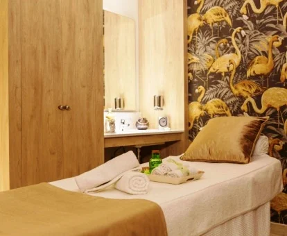 Sala para masajes y tratamientos del centro de bienestar del hotel.