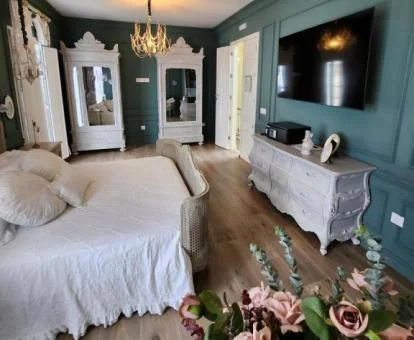 Una de las elegantes habitaciones de estilo tradicional de este hermoso hotel boutique.