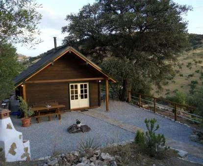 Coqueta cabaña independiente en la naturaleza con amplias zonas exteriores.