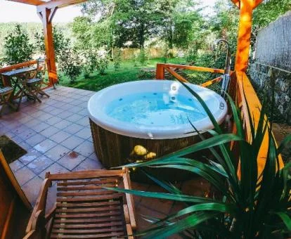 Fabuloso jacuzzi privado de la suite del establecimiento.