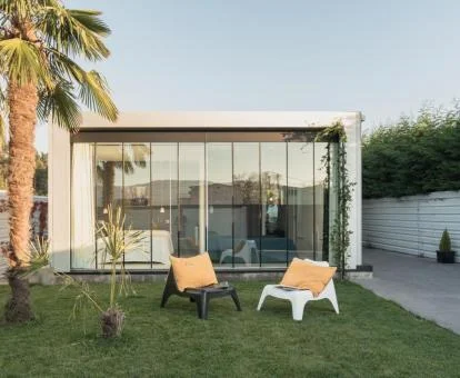 Preciosa casa independiente con zona exterior privada.