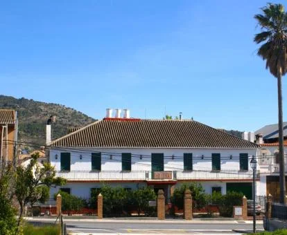 Edificio de este coqueto hotel rural con vistas a la naturaleza.