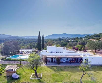 Acogedor hotel boutique en un tranquilo entorno rural para descansar.