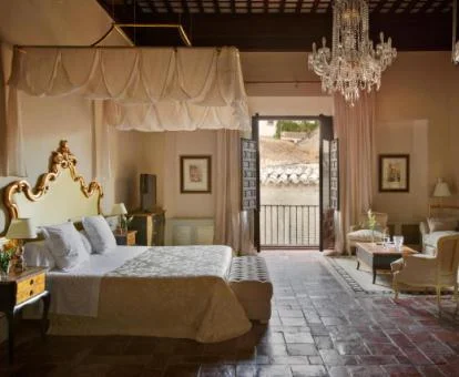 Una de las amplias habitaciones con elegante estilo tradicional de este precioso hotel boutique.