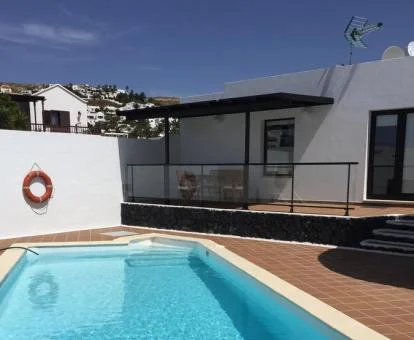 Acogedora casa independiente con zona exterior y piscina privada.