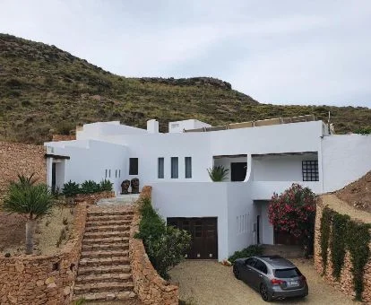 Edificio de este alojamiento rural en un entorno tranquilo para explorar.