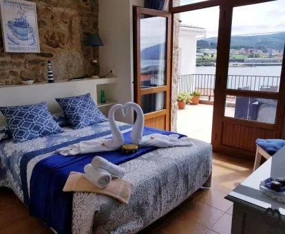 Una de las hermosas habitaciones dobles con terraza privada y vistas al mar de este hotel boutique.