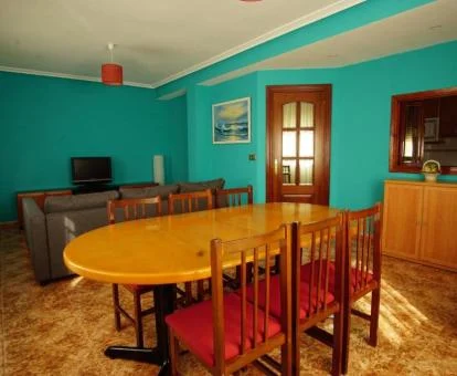 Interior de esta acogedora casa rural independiente perfecta para parejas.