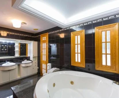 Fabulosa bañera de hidromasaje privada de este apartamento independiente.
