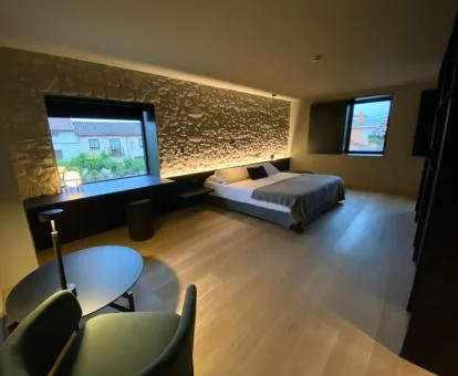 Una de las amplias habitaciones dobles de este acogedor hotel rural.
