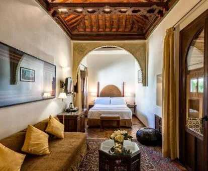 Una de las amplias habitaciones dobles con zona de estar de este hotel boutique.