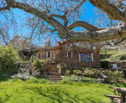 Hermosa casa rural independiente en medio de la naturaleza.