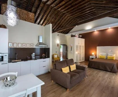 Interior de uno de los coquetos apartamentos de este hotel boutique tradicional.
