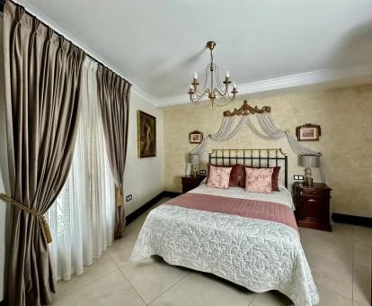 Hermosa habitación doble con romántica decoración de este hotel boutique.