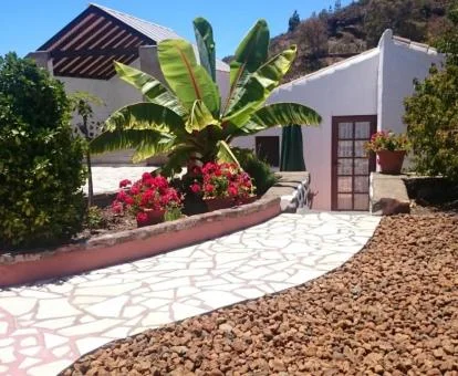 Acogedores bungalows independientes de este establecimiento rural en un tranquilo entorno para explorar.