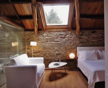 Una de las amplias habtiaciones de estilo tradicional de este hotel boutique rural.
