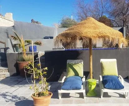 Terraza solarium de este hotel rural solo para adultos.