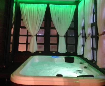 Precioso jacuzzi privado de este apartamento independiente.