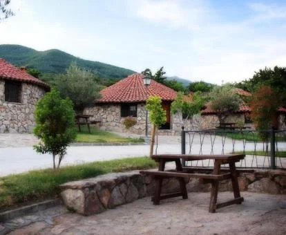 Hermosos chozos de este establecimiento rural con zonas exteriores.