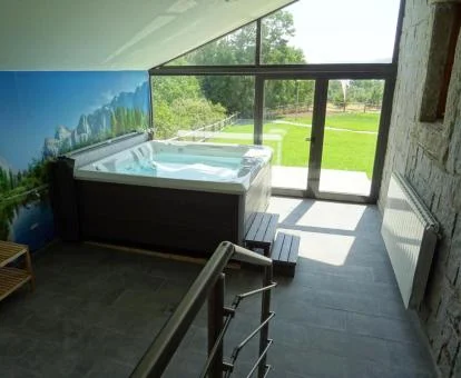 Acogedor spa de uso privado del alojamiento.