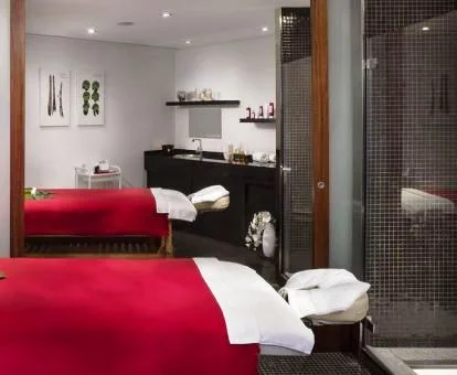 Sala para masajes y tratamientos del centro de bienestar del hotel.