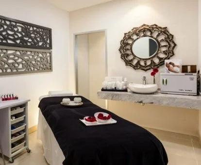 Sala para masajes y tratamientos del centro de bienestar del hotel.