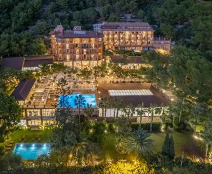 Espectacular hotel con talasoterapia y rodeado de naturaleza, perfecto para parejas.