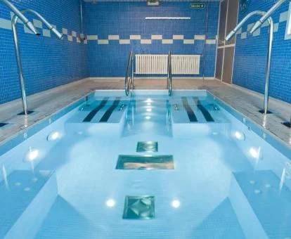 Zona de aguas de las instalaciones de bienestar del spa.
