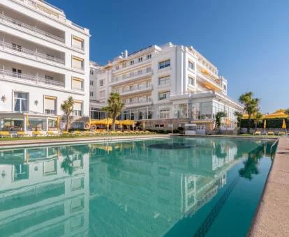 Precioso hotel con encanto con piscina exterior.