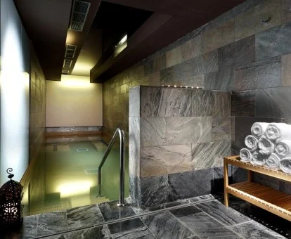 Zona de aguas del spa del hotel.