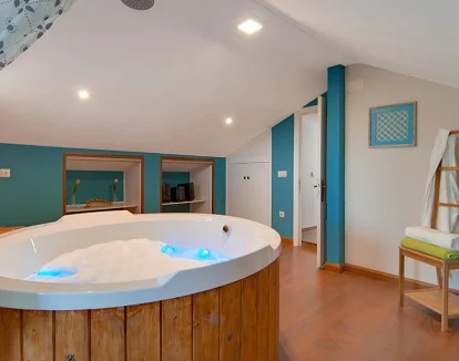 Foto del jacuzzi interior privado que tenemos en el apartamento de 1 dormitorio ideal para un fin de semana muy especial con tu pareja
