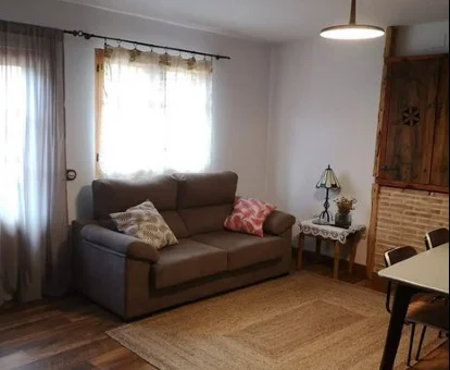 Interior de esta acogedora casa rural independiente perfecta para parejas.