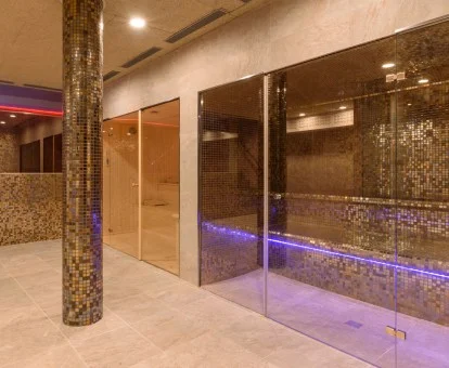 Acogedor centro de bienestar de este hotel ideal para parejas.