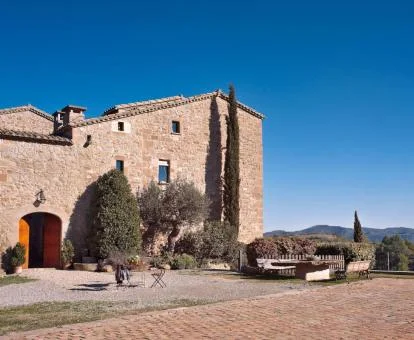 Edificio de piedra de este precioso hotel rural con vistas a la naturaleza.