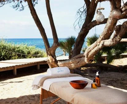 Sala de masajes al aire libre y con vistas al mar de este hotel.