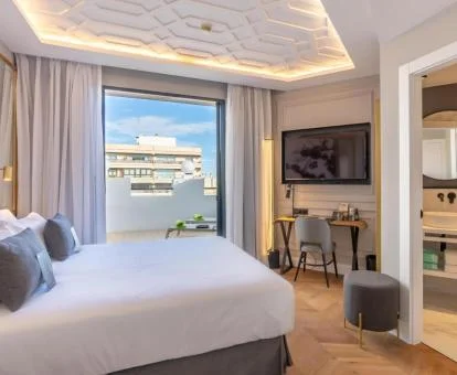 Amplia habitación con terraza amueblada de este hotel boutique.