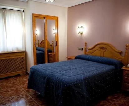 Una de las acogedoras habitaciones de estilo sencillo de este hotel boutique.