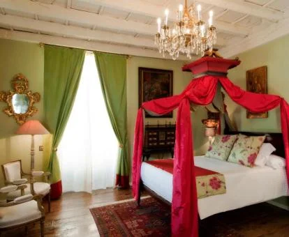 Una de las elegantes habitaciones con decoración tradicional del hotel.