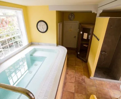 Acogedor centro de bienestar de este hotel ideal para parejas.