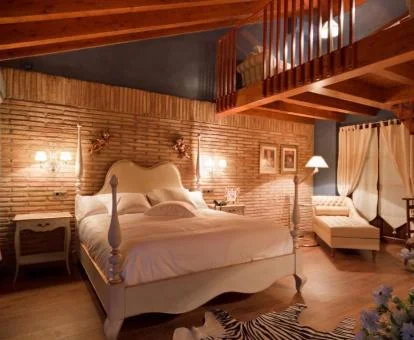 Una de las elegantes habitaciones de estilo tradicional del hotel.