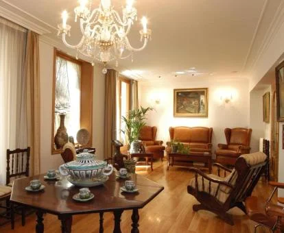 Uno de los espacios de uso compartido y estilo tradicional del hotel.