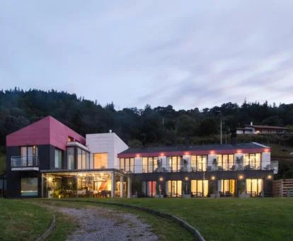 Acogedor hotel rural ideal para parejas que buscan disfrutar de la naturaleza.