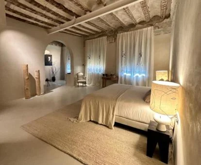 Una de las amplias habitaciones dobles de este acogedor hotel.