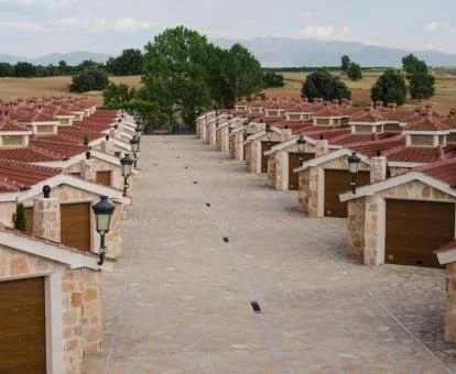 Vista aéres de las coquetas casitas de este establecimiento rural.
