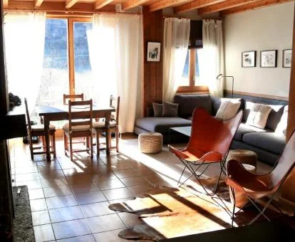 Agradable espacio de uso compartido con mucha luminosidad y vistas a los alrededores de este hotel boutique.