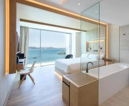 Una de las amplias habitaciones dobles con fabulosas vistas al mar del hotel.