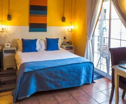 Una de las coquetas habitaciones con terraza del hotel.