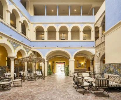 Espectacular patio interior de este hotel con encanto.