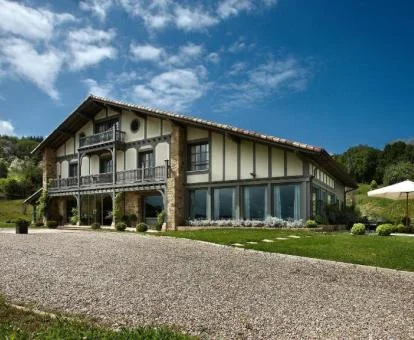 Edificio de este hotel rural rodeado de un entorno natural ideal para desconectar de la rutina.