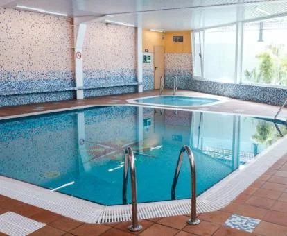 Zona de aguas del centro de bienestar del hotel.